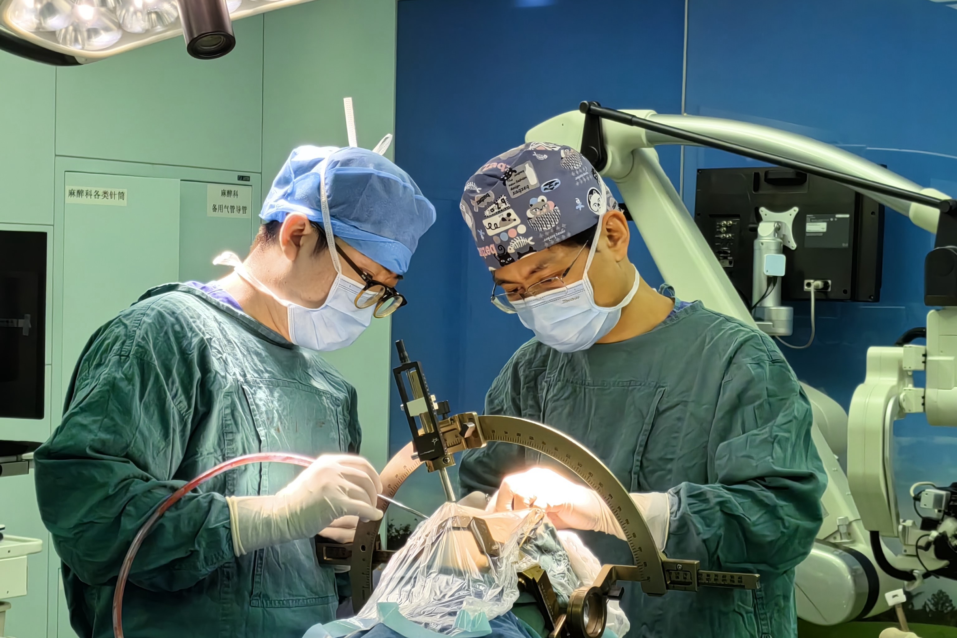 附屬九院神經(jīng)外科成功為患者實(shí)施“腦起搏”，梅杰綜合征患者自如睜開雙眼